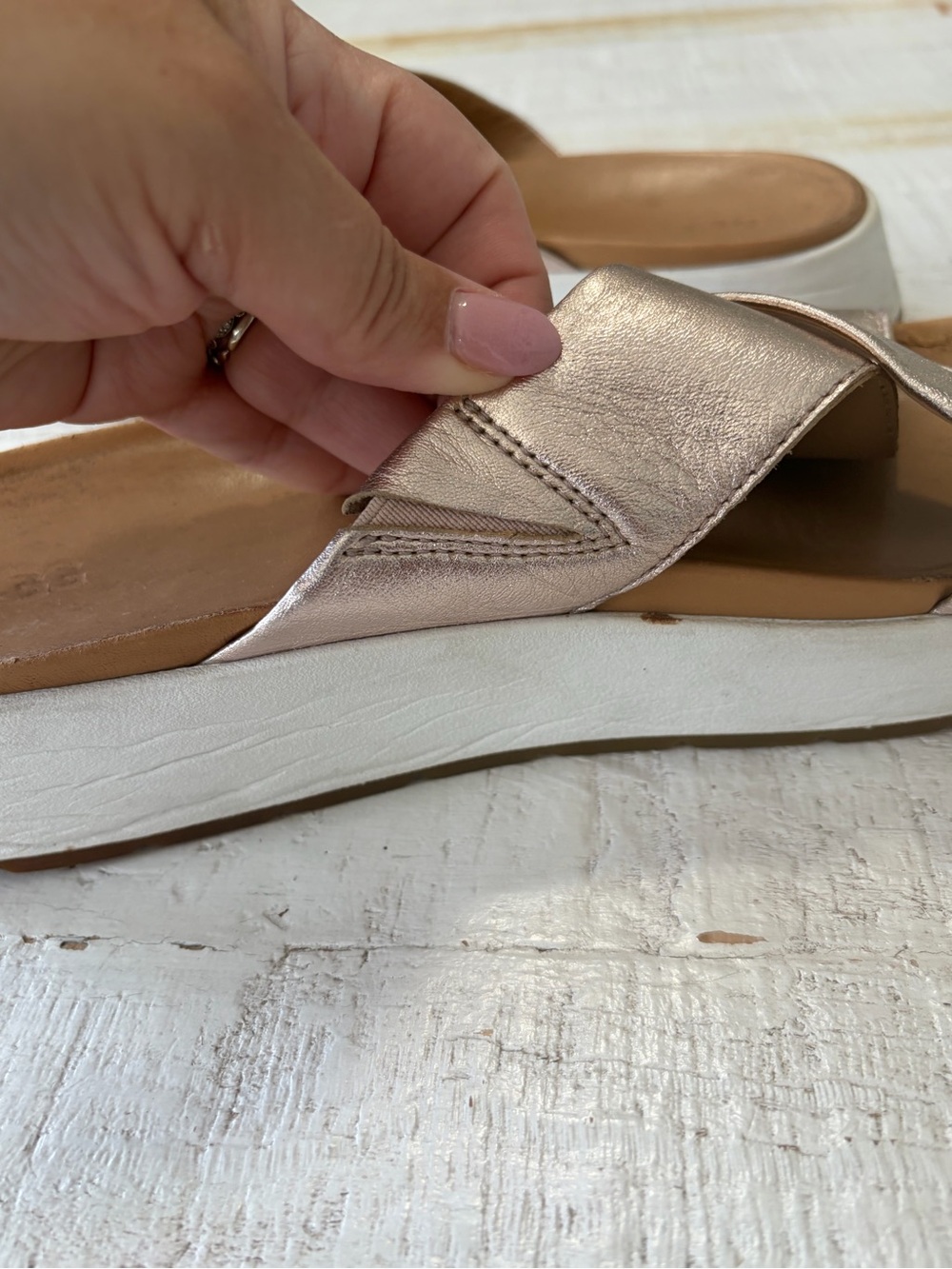 UGG Emily Slides size 10 Metallic Gold‎ Leather Sandals Criss Cross Straps - Picture 10 of 13